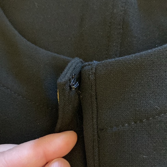 ALC Ivy Dress in black ponte knit - New with Tags & extra button packet - Size 6 - Picture 5 of 7